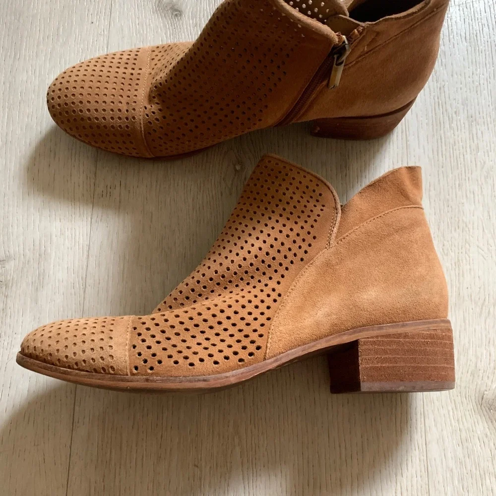 Sam Edelman Womens Cognac Brown Suede Perforated Ankle Booties Block Heel Size 8